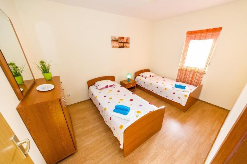 Apartment Nin - Vrsi At The Beach Екстер'єр фото